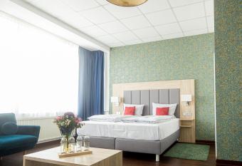 Pallas Hotel allows 18 year olds to book a room