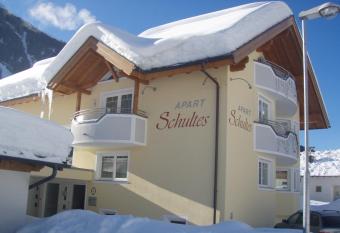 Apart Schultes has Balcony rooms