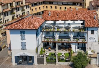 Villa Serioli allows 18 year olds to book a room