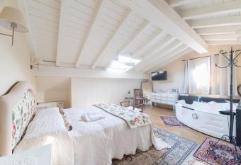 Hotel Florence allows 18 year olds to book a room