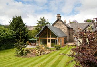 Craigatin House & Courtyard allows 18 year olds to book a room