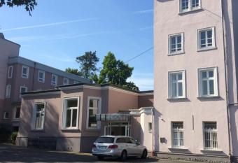 Hotel Villa von Sayn Rheinbreitbach allows 18 year olds to book a room