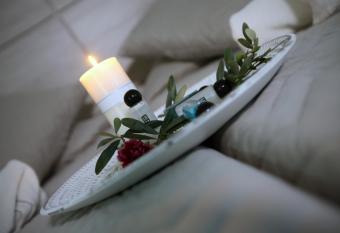 Pier Beach Hotel Apartments allows 18 year olds to book a room