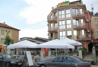 Hotel Hawaii has Balcony rooms