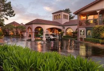 Half Moon Bay Lodge has Balcony rooms