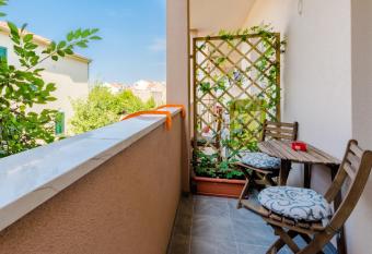 Apartment Karlo allows 18 year olds to book a room