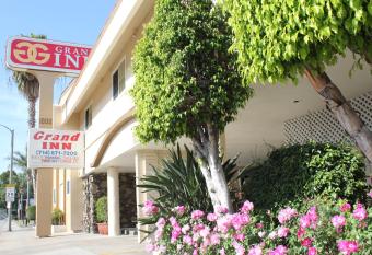 Grand Inn has Smoking rooms