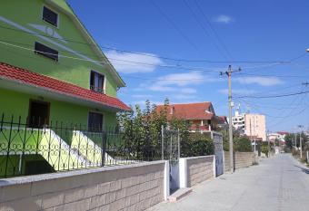 Guest House Pogradeci allows 18 year olds to book a room