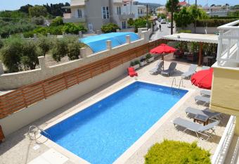 Kremasti Memories has Balcony rooms