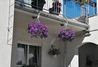 Ferienwohnung-Kiefer allows 18 year olds to book a room