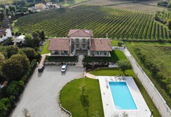 Orchidea del Garda Apartament has Balcony rooms