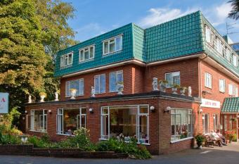 Laguna Hotel allows 18 year olds to book a room