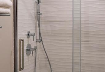 Coast Oliver Hotel allows 18 year olds to book a room