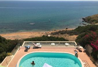 Casa Elvira has Balcony rooms