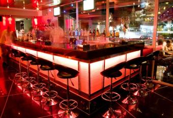 The Residence Hotel has rooms with a private hot tub