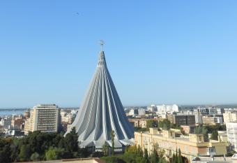 amuni  allows 18 year olds to book a room