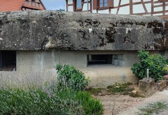 Au Bunker 67 allows 18 year olds to book a room