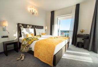 Villa Bellevue Portoroz-Portorose has Balcony rooms