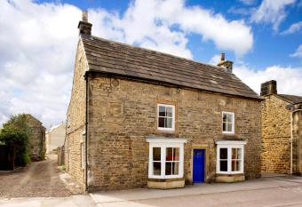 Morton House 4brm and Stable Block 3brm in Masham - 2-15 guests has Balcony rooms