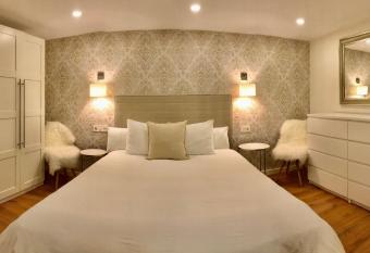 Apartamento Home Santo allows 18 year olds to book a room