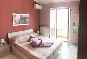 kalantha has Balcony rooms