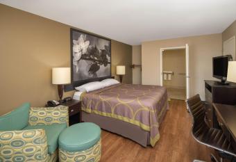 Red Roof Inn Savannah North I~95 ~ Port Wentworth allows 18 year olds to book a room