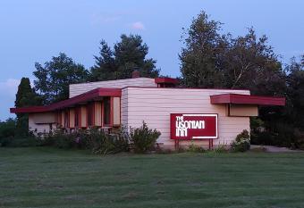 The Usonian Inn LLC has Balcony rooms