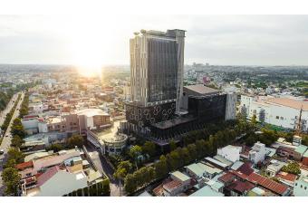 The Mira Central Park Hotel allows 18 year olds to book a room