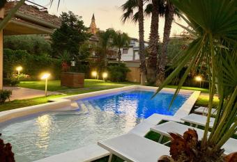 Etna Villa Alba Chiara allows 18 year olds to book a room