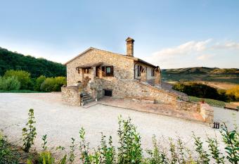Casale Le Orme has Balcony rooms
