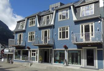 Bakkegata - The blue House allows 18 year olds to book a room