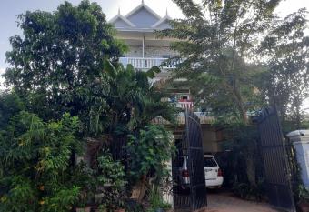 Realkhom Homestay has Balcony rooms
