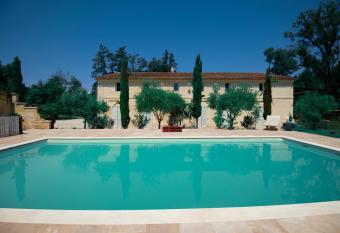 La villa bella allows 18 year olds to book a room