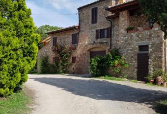 Sweet in Chianti has Balcony rooms