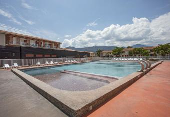 Vacanc  ole - Les demeures de la Massane - Argel  s-sur-Mer allows 18 year olds to book a room