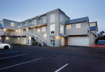 Vita Nova Motel allows 18 year olds to book a room