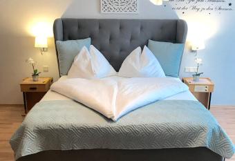 Happy Stay Apartments has Balcony rooms