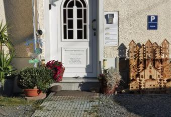 Ferienwohnung Wendehake allows 18 year olds to book a room