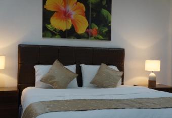 SUMMERHAYES LODGE ROOM1 allows 18 year olds to book a room