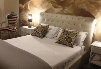 Rigoletto Rental Rooms has Balcony rooms