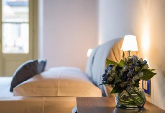 Contrada San Giacomo - MyHomeinComo allows 18 year olds to book a room