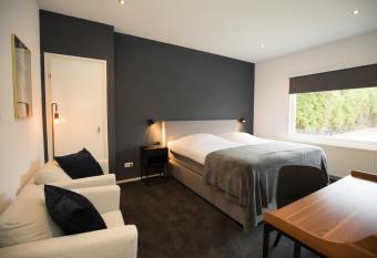 Bed and Breakfast Groningen - Peizerweg has Balcony rooms