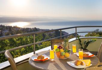 Smart 4 Sports Apartment has Balcony rooms