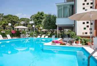 Hotel Ridolfi has Balcony rooms