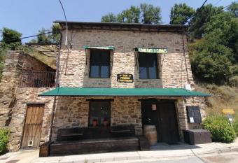 El Puente Peregrino has Balcony rooms