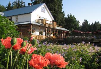 Heriot Bay Inn has Balcony rooms