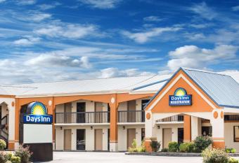 Days Inn by Wyndham Athens has Smoking rooms