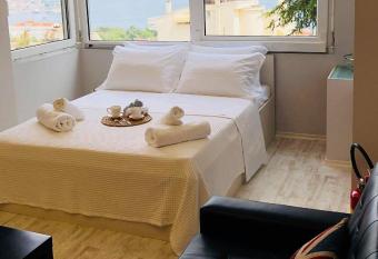 K&B Luxury Studios allows 18 year olds to book a room