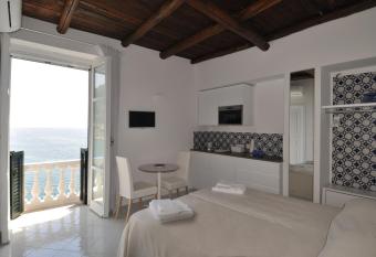 Stella Marina Amalfi Dreams has Balcony rooms