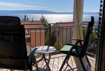 Residence4a-Appartamento Verde has Balcony rooms